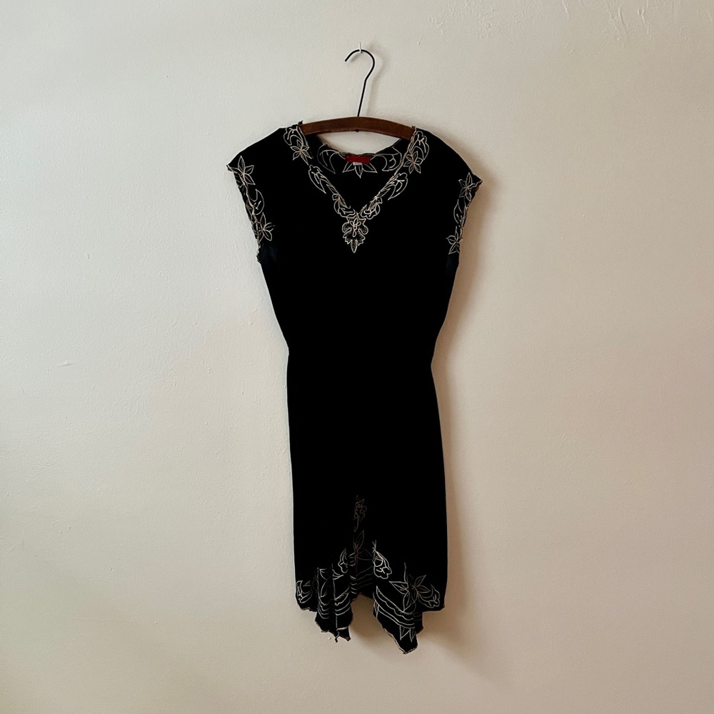 Boho Black & Tan Embroidered Floral Lily Dress Short Sleeve Cookie Cut Edge M/L